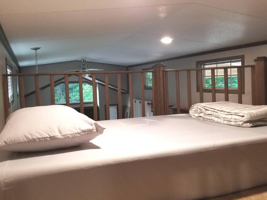 Tiny Home With Hammock Loft Bbq And Yard Phenix City Kültér fotó